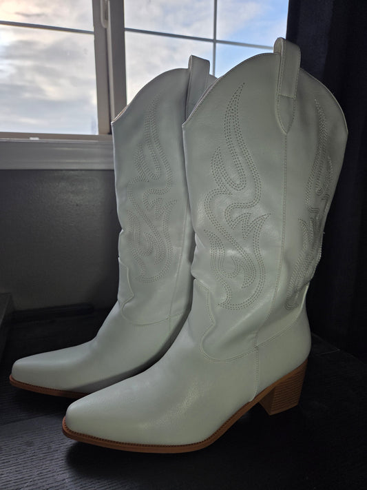 White Women's Cowboy Boots, Size 11, Wide Calf, Knee High, Side Zip Pointed Toe, Chunky Heel