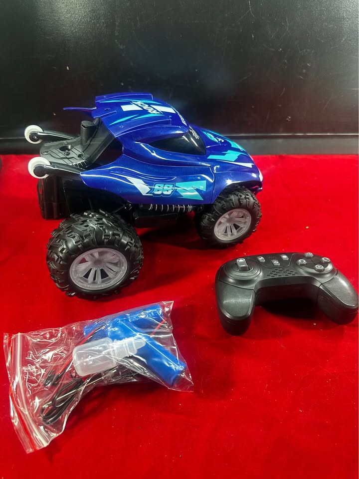 New in Box RC Car, Spray, Light & Music, 360 Flips, Drift Stunt, All Terrain