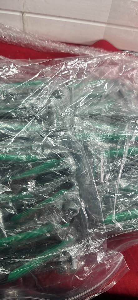 New Individually Wrapped Disposable Razors, for Travel, Hotel & Airbnb, Bulk 100 Pack