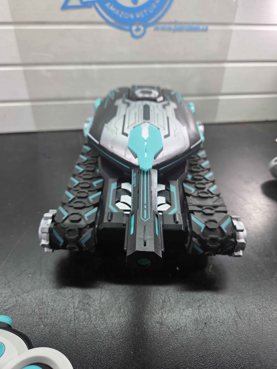Water Bomb RC Tank, Gesture Sensing, 4WD, 360° Rotating, KINGCOO, 1:16 Scale