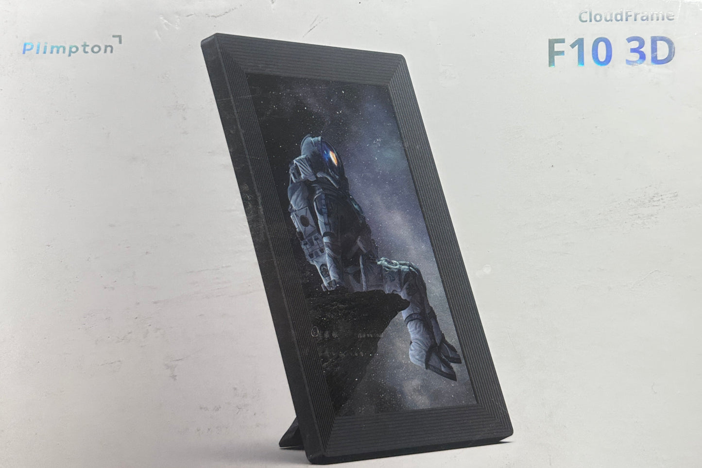 3D Digital Photo Frame, Uses WiFi , 10.1" Touchscreen, 32GB, Instant Share, Plimpton