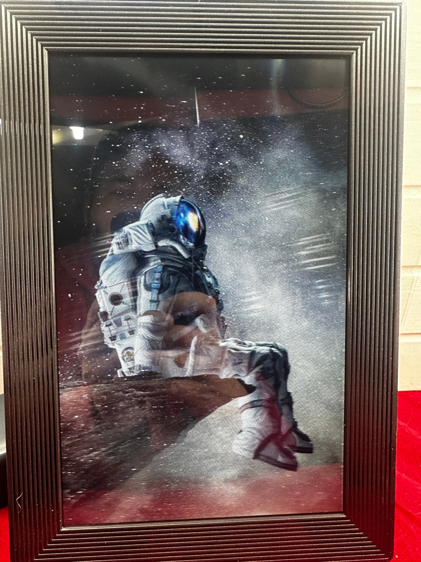 3D Digital Photo Frame, Uses WiFi , 10.1" Touchscreen, 32GB, Instant Share, Plimpton
