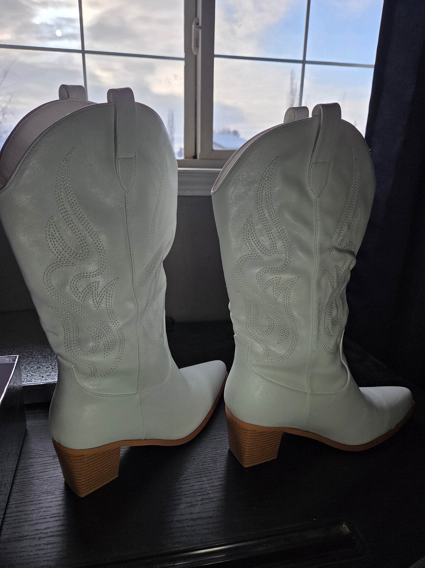 White Women's Cowboy Boots, Size 11, Wide Calf, Knee High, Side Zip Pointed Toe, Chunky Heel