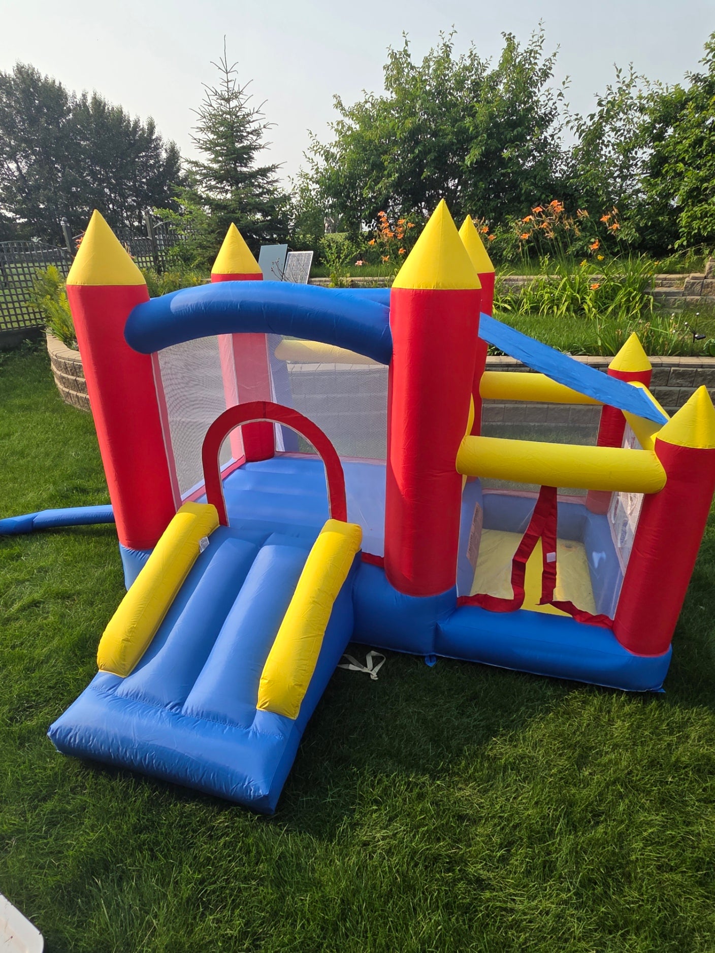 Kids Inflatable Bounce House / Bouncy Castle with Slide, Ball Pit & Blower