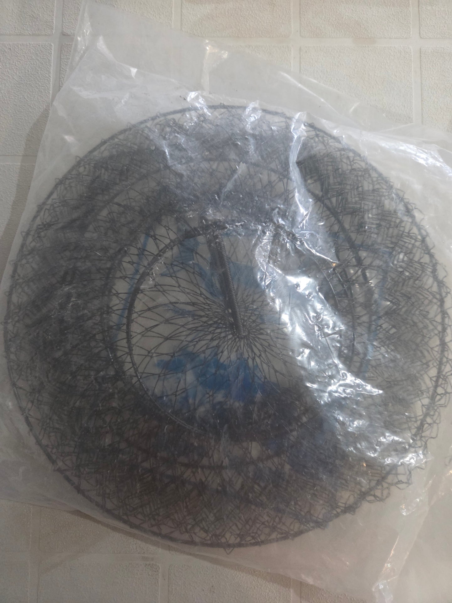 Brand New Collapsible Wire Fish Basket – Floating Live Catch / Bait Basket