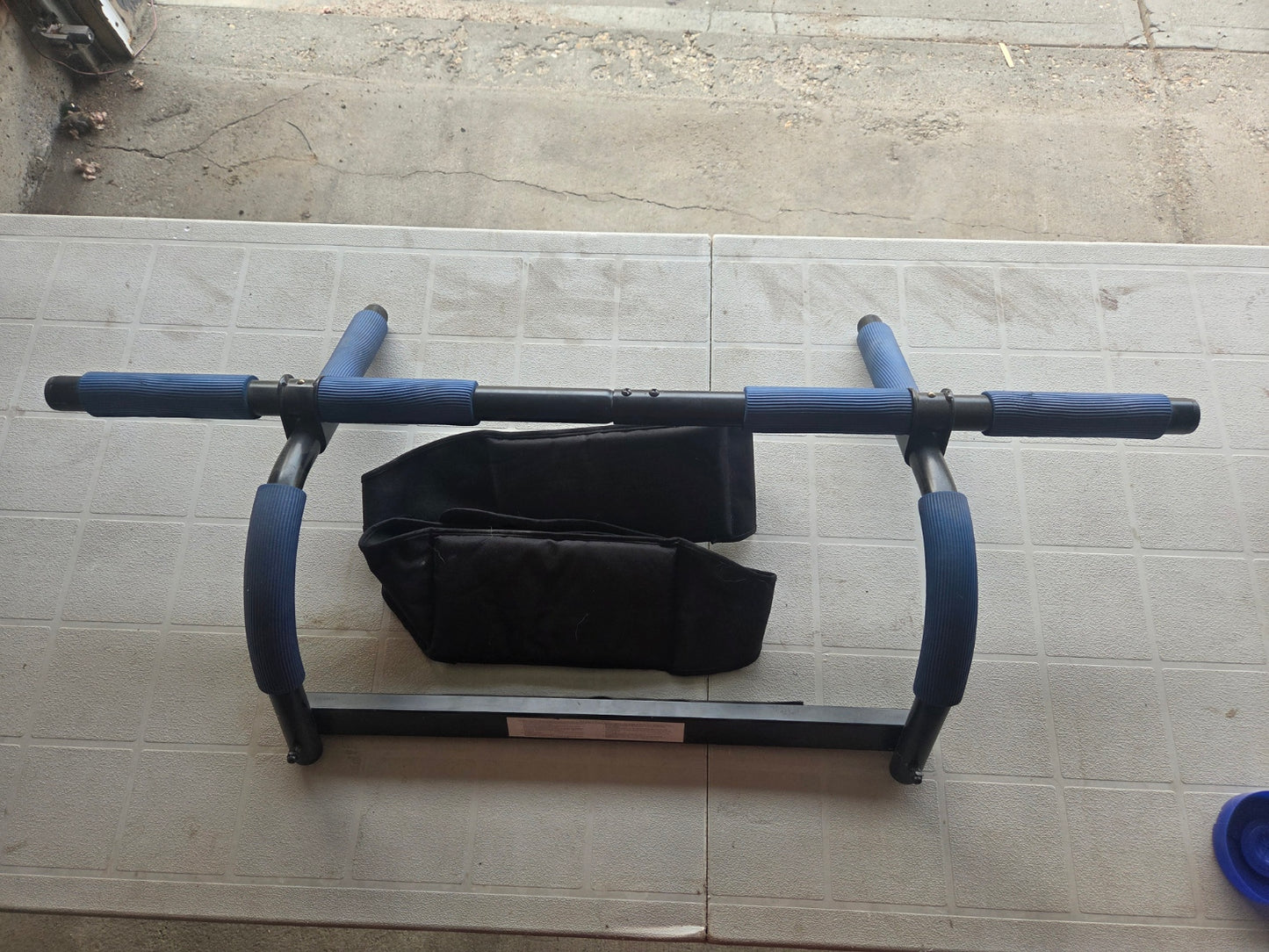 Power Gym Doorway Pull Up Bar Upper Body Workout Station with Ab Straps