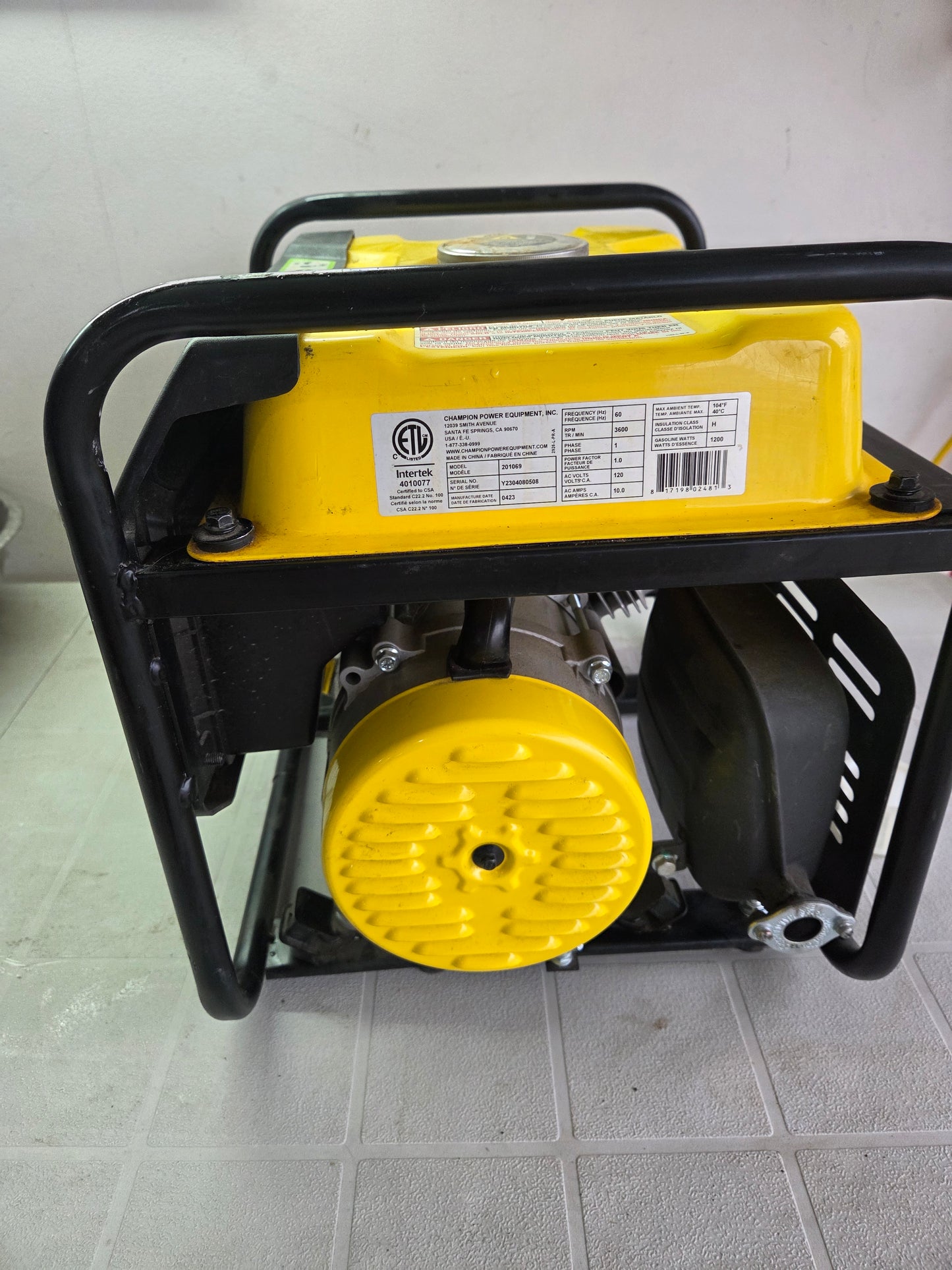 Champion 1500W Portable Gas Generator 1200W Running Model 201069