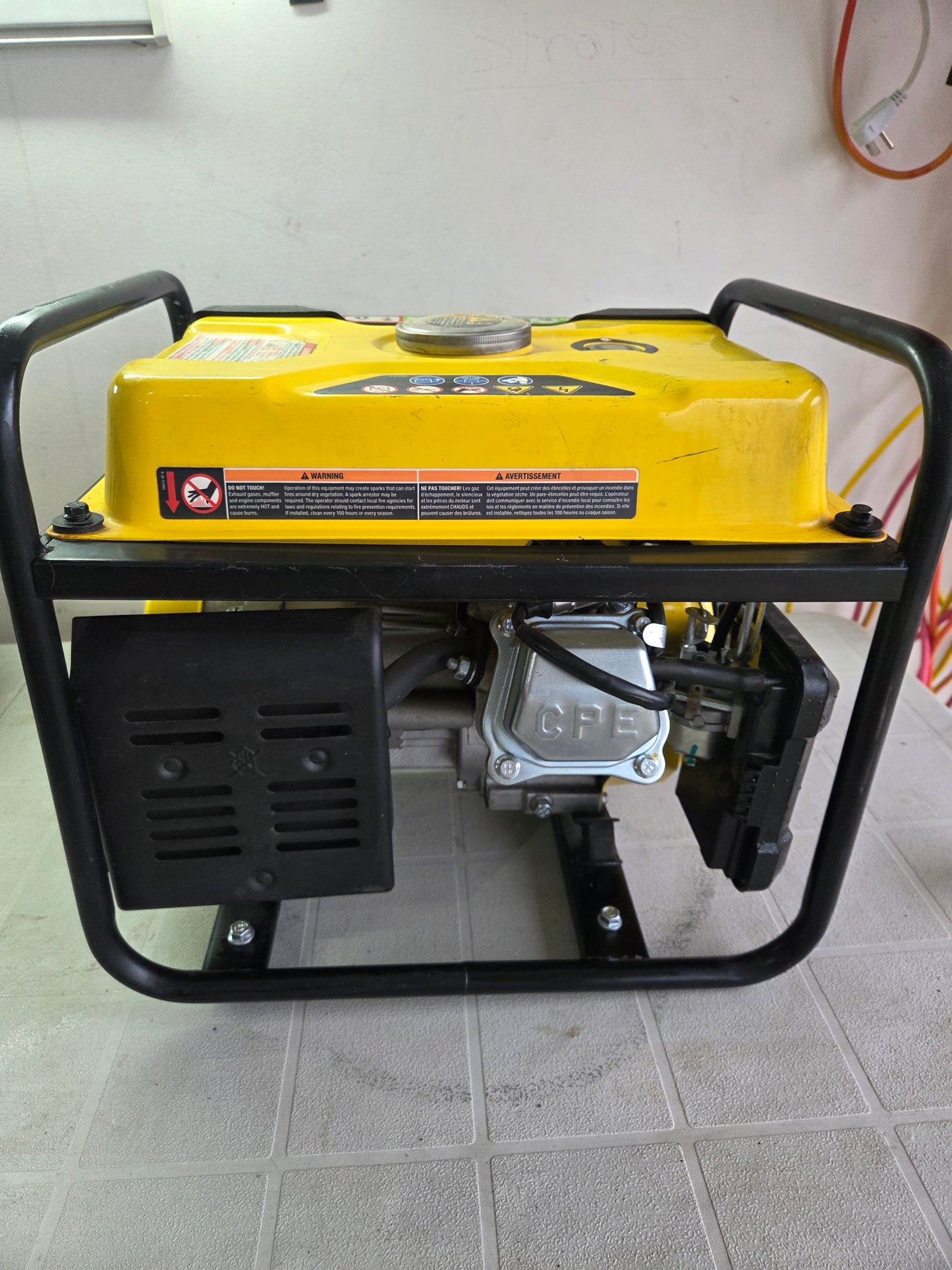 Champion 1500W Portable Gas Generator 1200W Running Model 201069