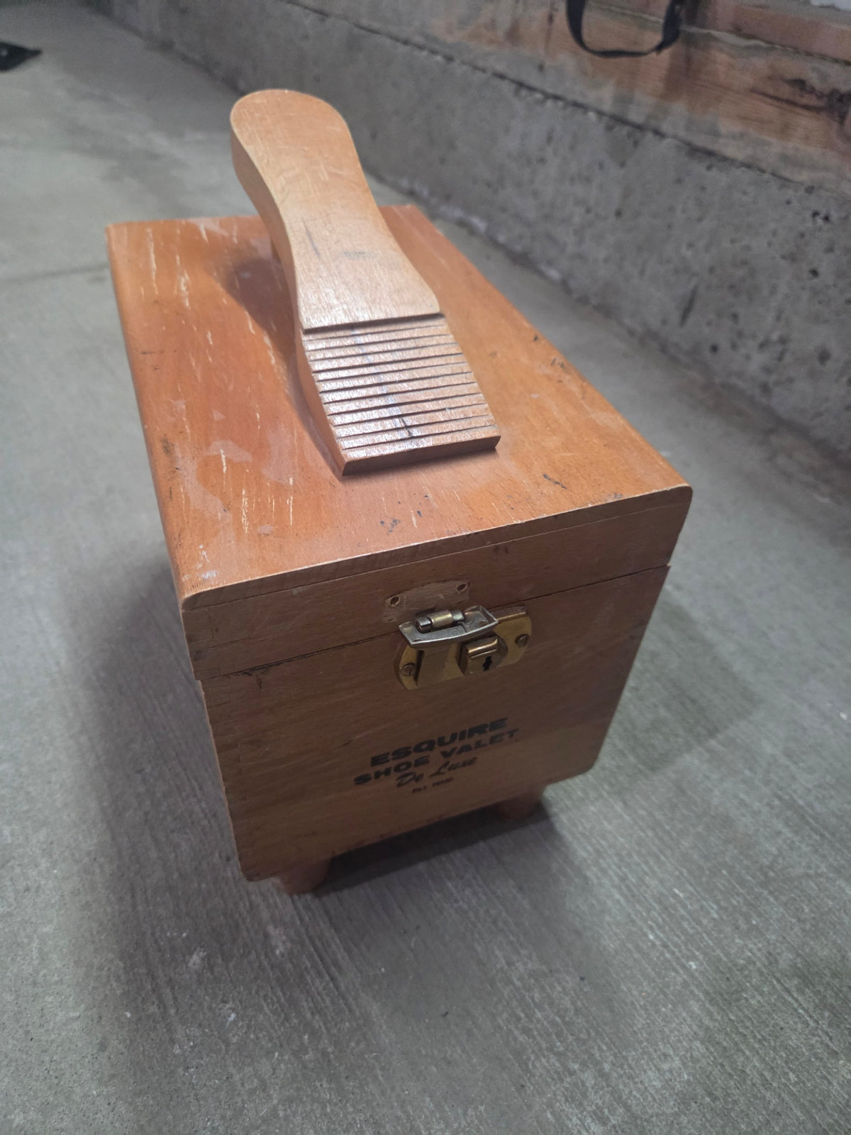 Vintage Esquire Shoe Valet Deluxe Wooden Shoe Shine Box with Key & Brushes
