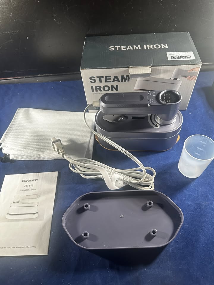 New Travel Small Iron with 8 Levels of Steam, rapid heating, overheat shutoff