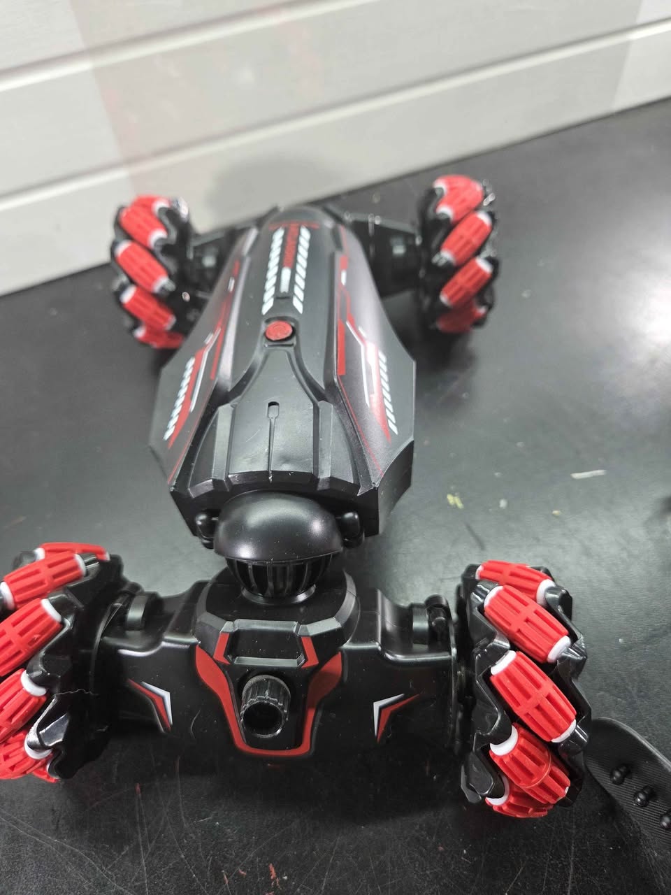 Gesture Sensing RC Stunt Car, 360° Rotating Stunts, Double-Sided Driving, Rechargeable