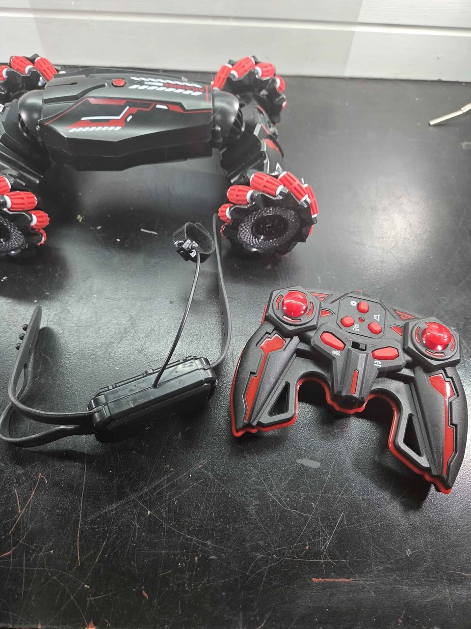 Gesture Sensing RC Stunt Car, 360° Rotating Stunts, Double-Sided Driving, Rechargeable