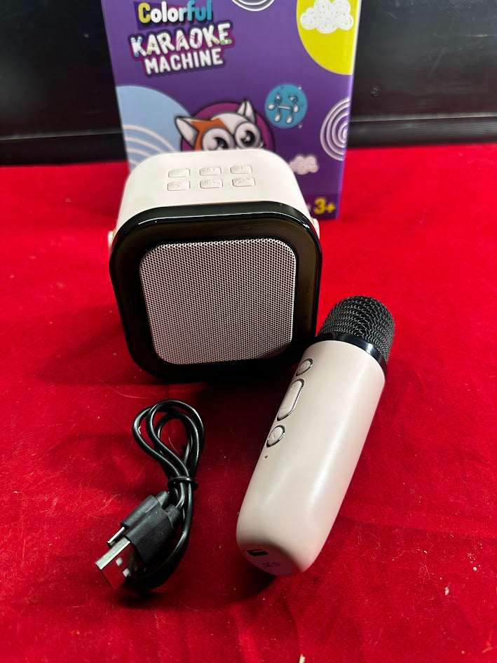 New Kids Karaoke Microphone, Small and Portable wireless Machine, Voice Changing, Pink Toy