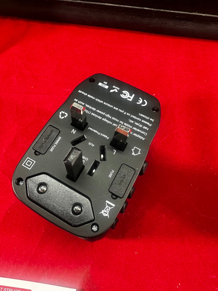 New Travel Voltage Converter, 2000W, 220V to 110V, with 2 USB Ports, for 200+ Countries, Black